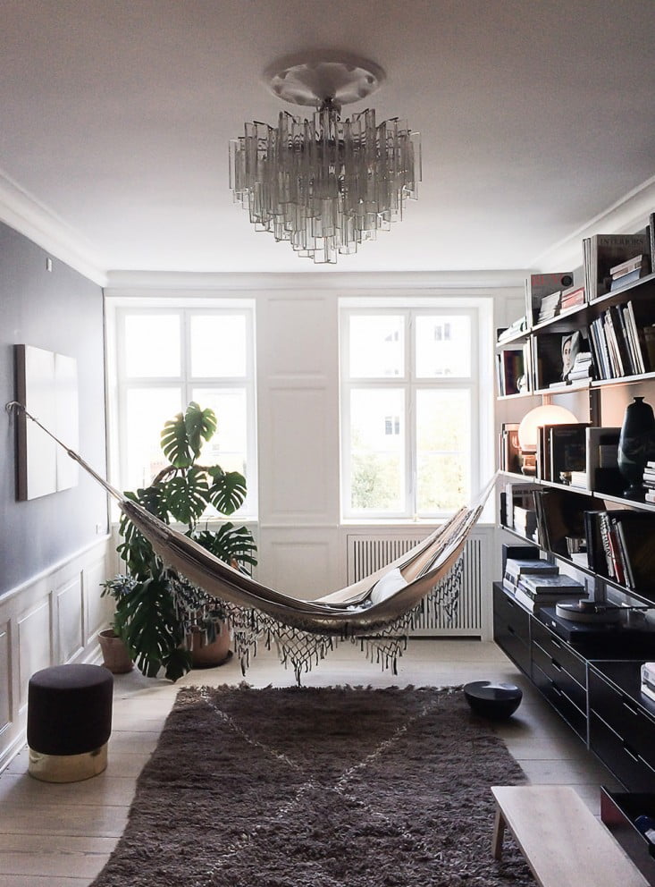 10 Brilliant Bed Alternatives for Saving Space in Your Small Rooms 8 Bed Alternatives: Hammock Bed